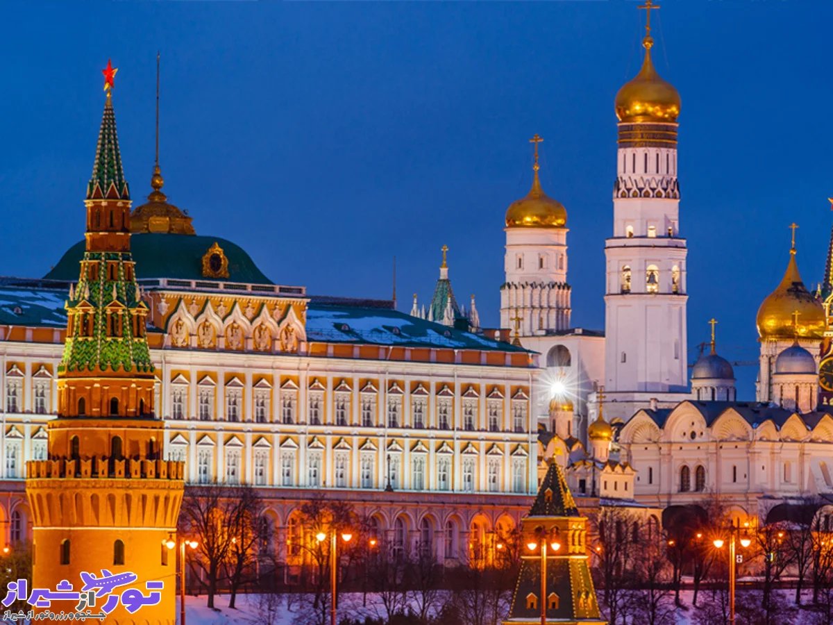 کاخ بزرگ کرملین، یک قلعه تاریخی که به صورت مجتمع در قلب شهر مسکو ساخته شده